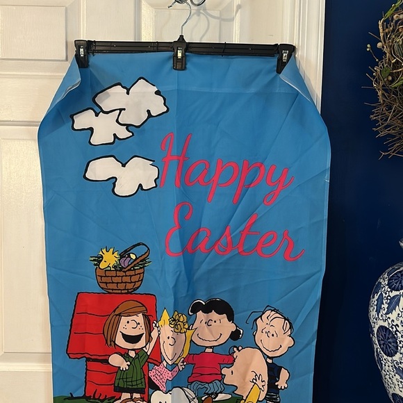 NWOT Peanuts 100% Polyester Happy Easter Snoopy and Friend Outside Garden Flag - Picture 2 of 4